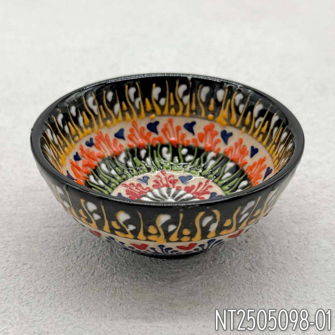 Natto Tülay（Niksar Çini）ラウンド型ハンドメイド小皿（4種）